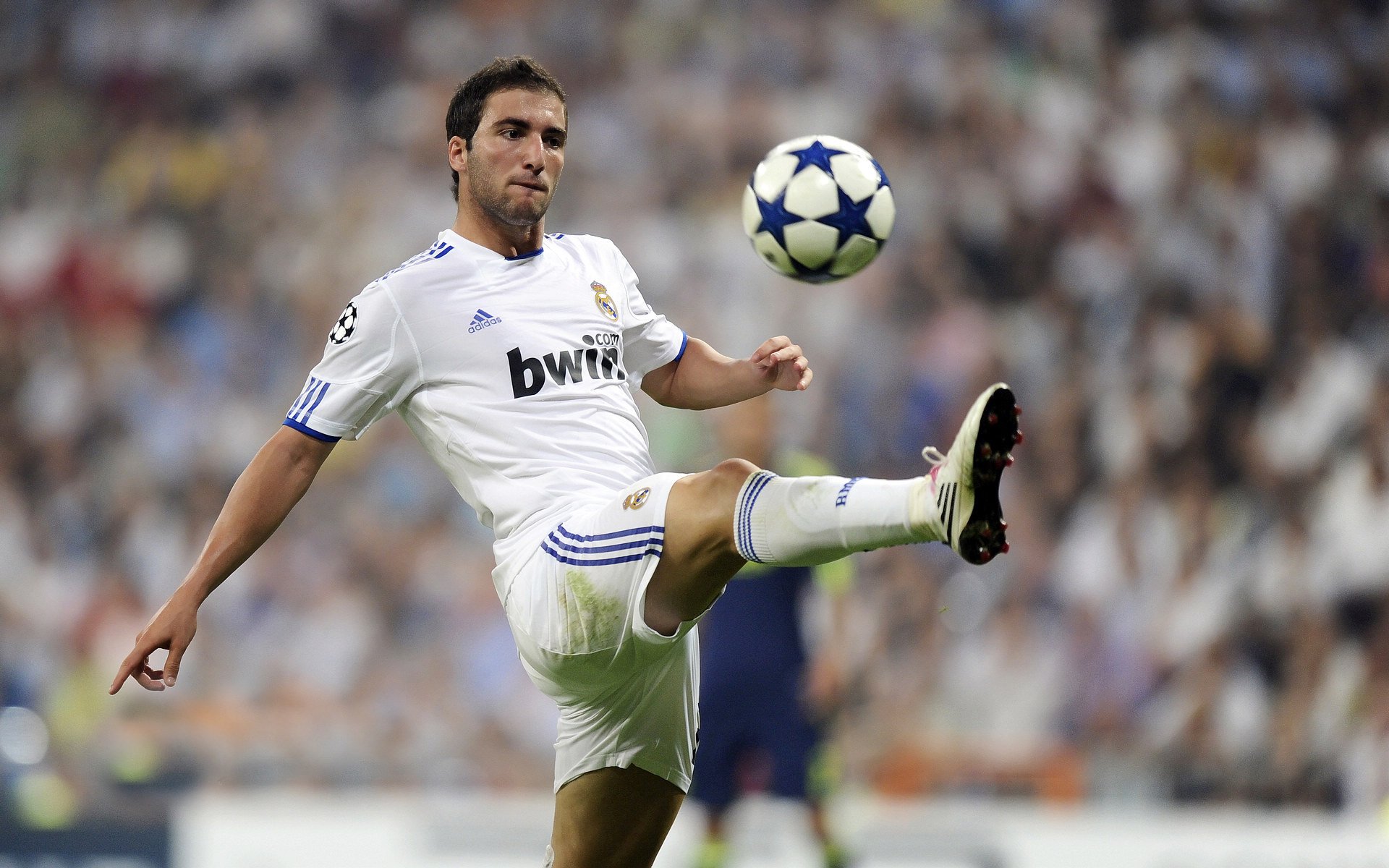 米兰体育在线登录-C罗回应转会传闻称专注当前每一场球，c罗最新转会动向